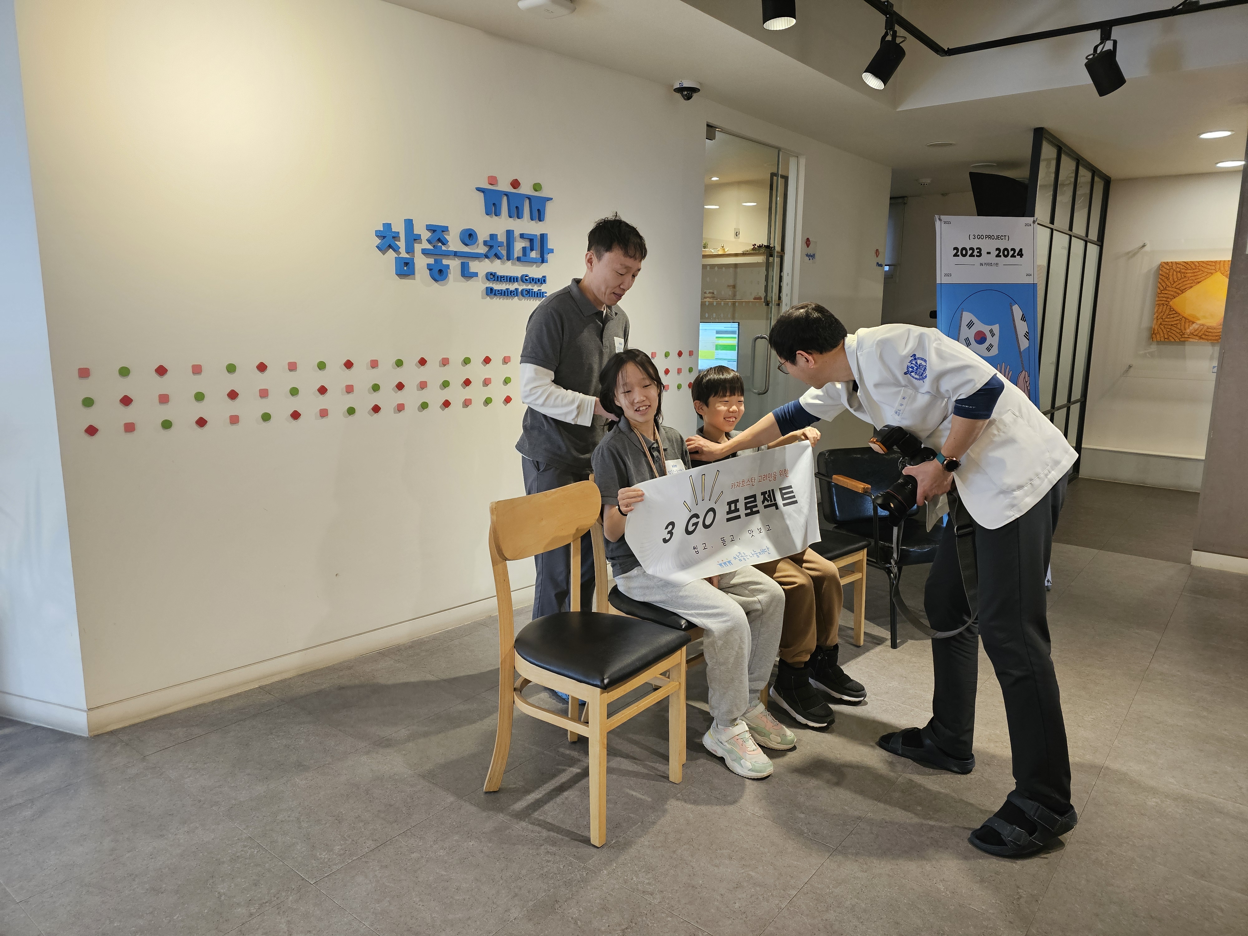 고사리손에 담긴 진심, 세대를 넘어 이어지는 존경과 감사의 마음