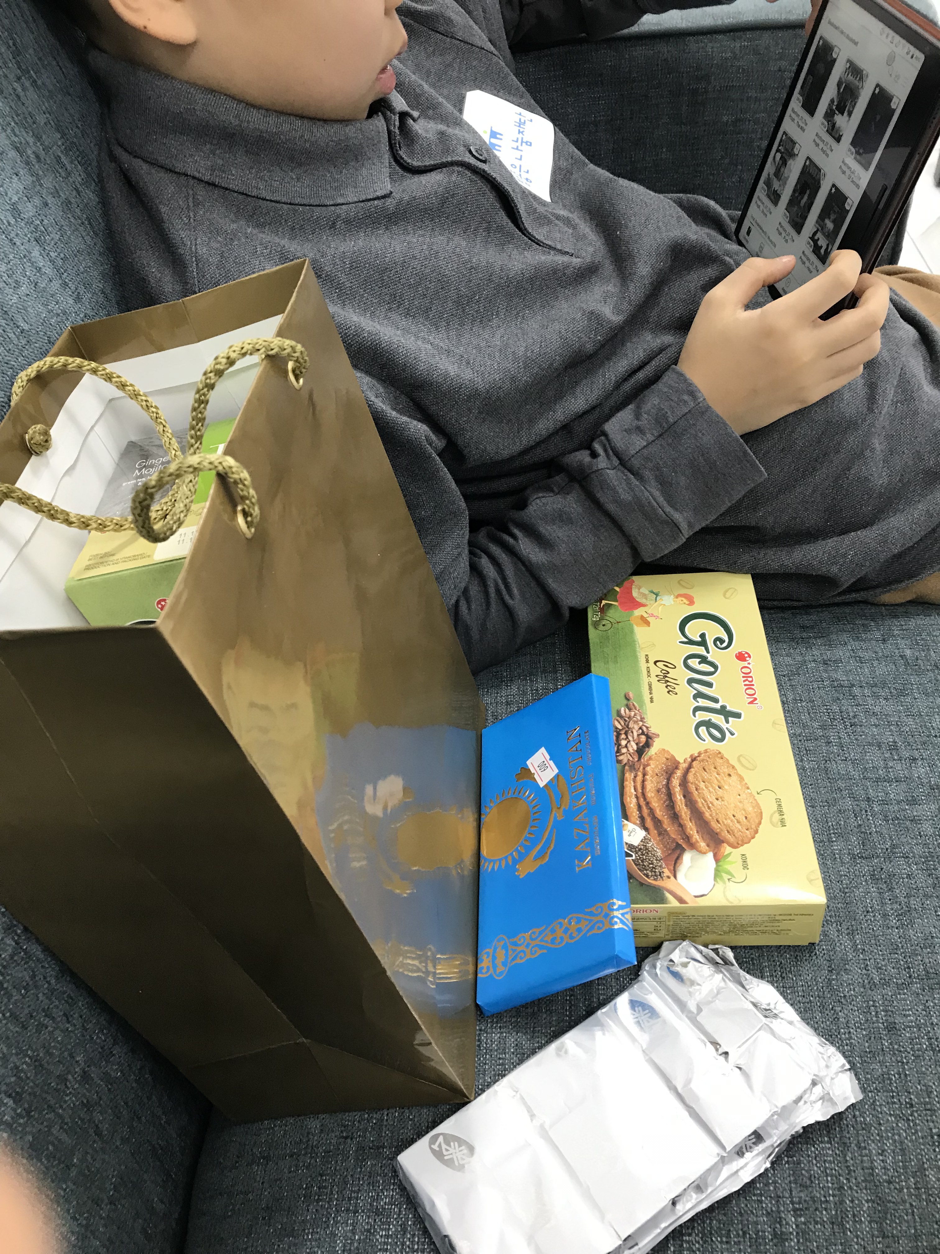 고사리손에 담긴 진심, 세대를 넘어 이어지는 존경과 감사의 마음