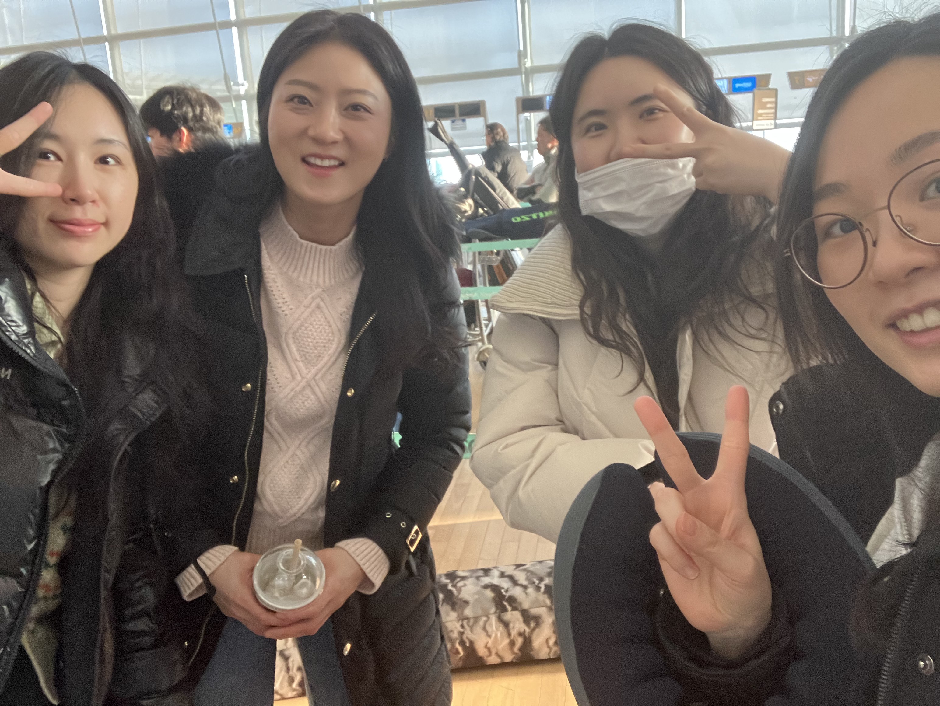 고사리손에 담긴 진심, 세대를 넘어 이어지는 존경과 감사의 마음