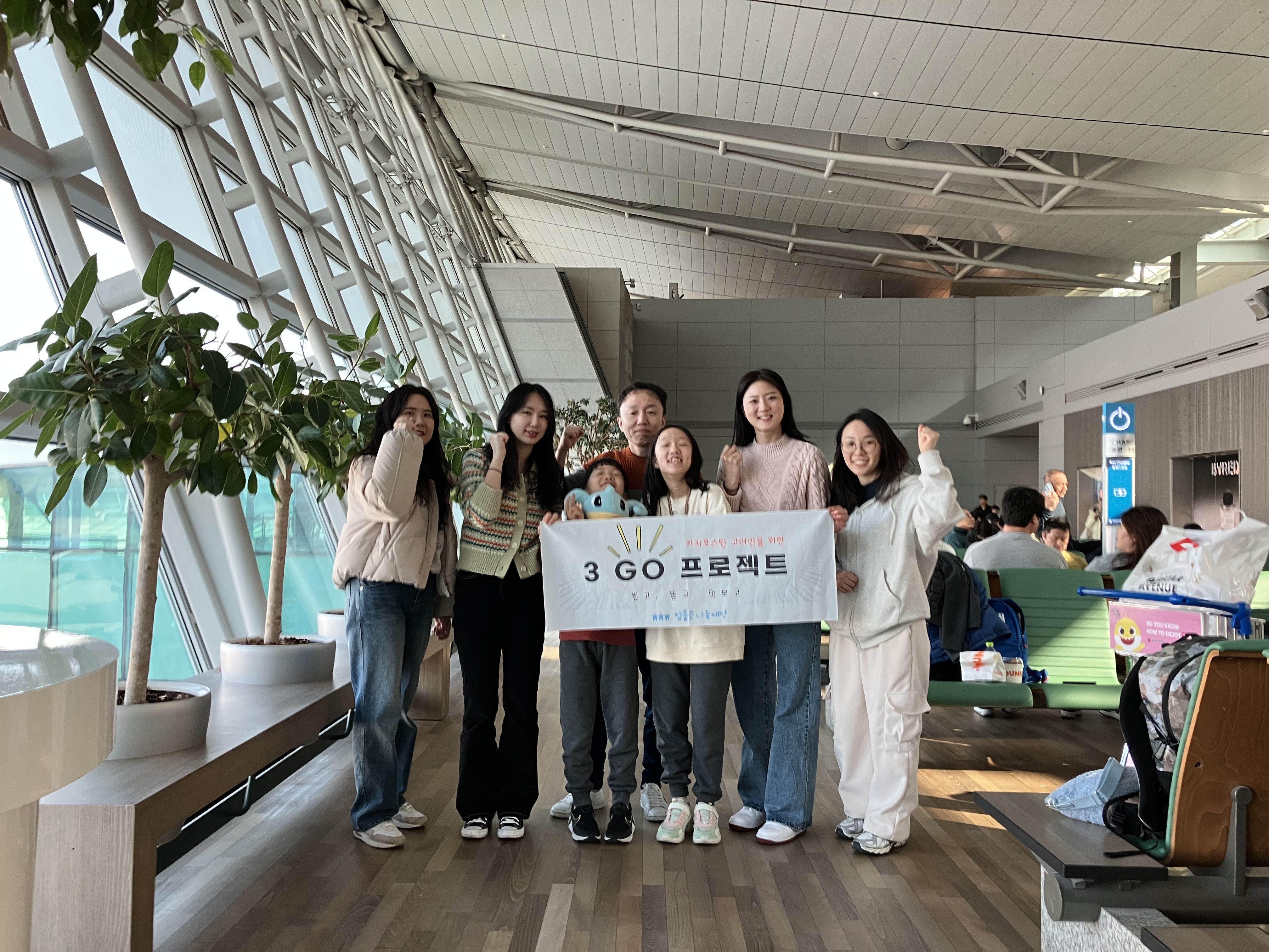 고사리손에 담긴 진심, 세대를 넘어 이어지는 존경과 감사의 마음