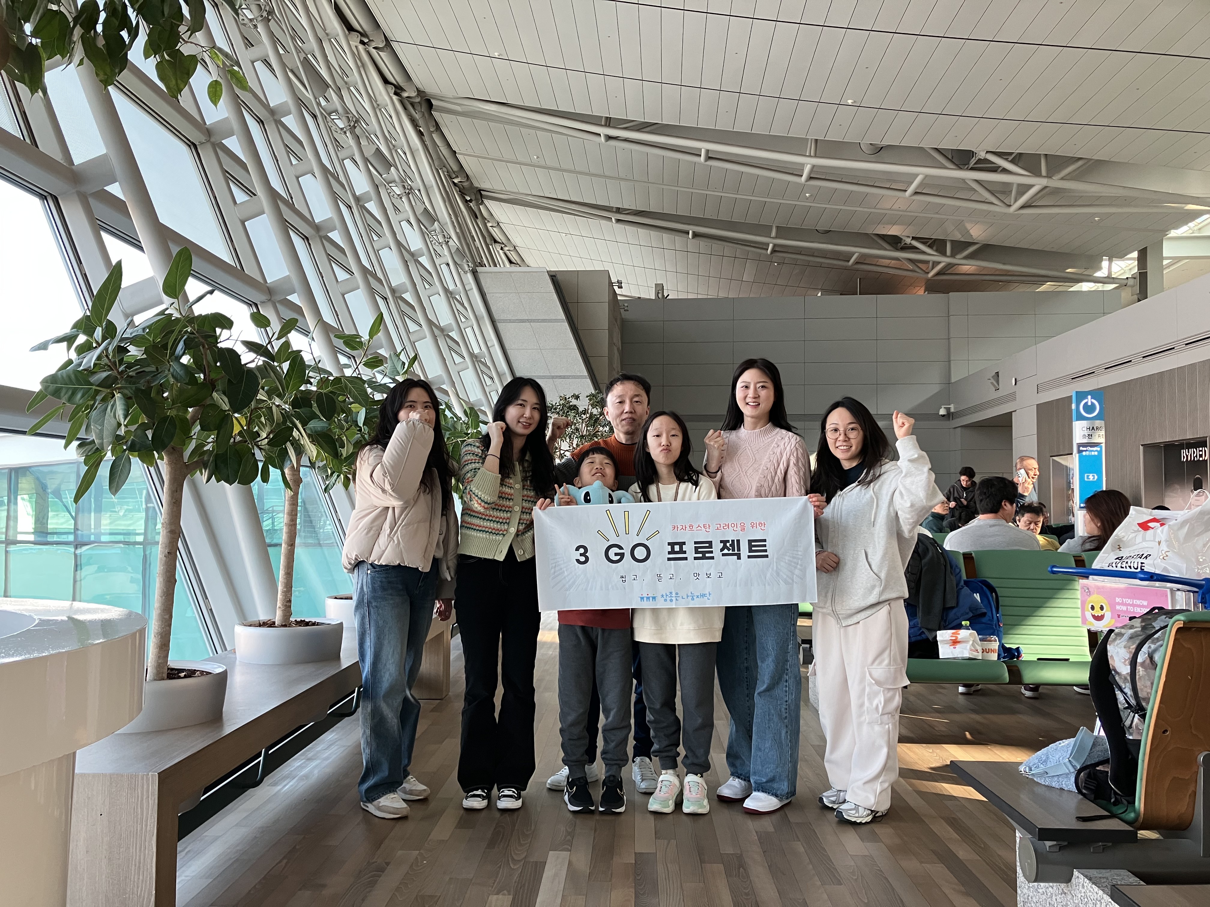 고사리손에 담긴 진심, 세대를 넘어 이어지는 존경과 감사의 마음