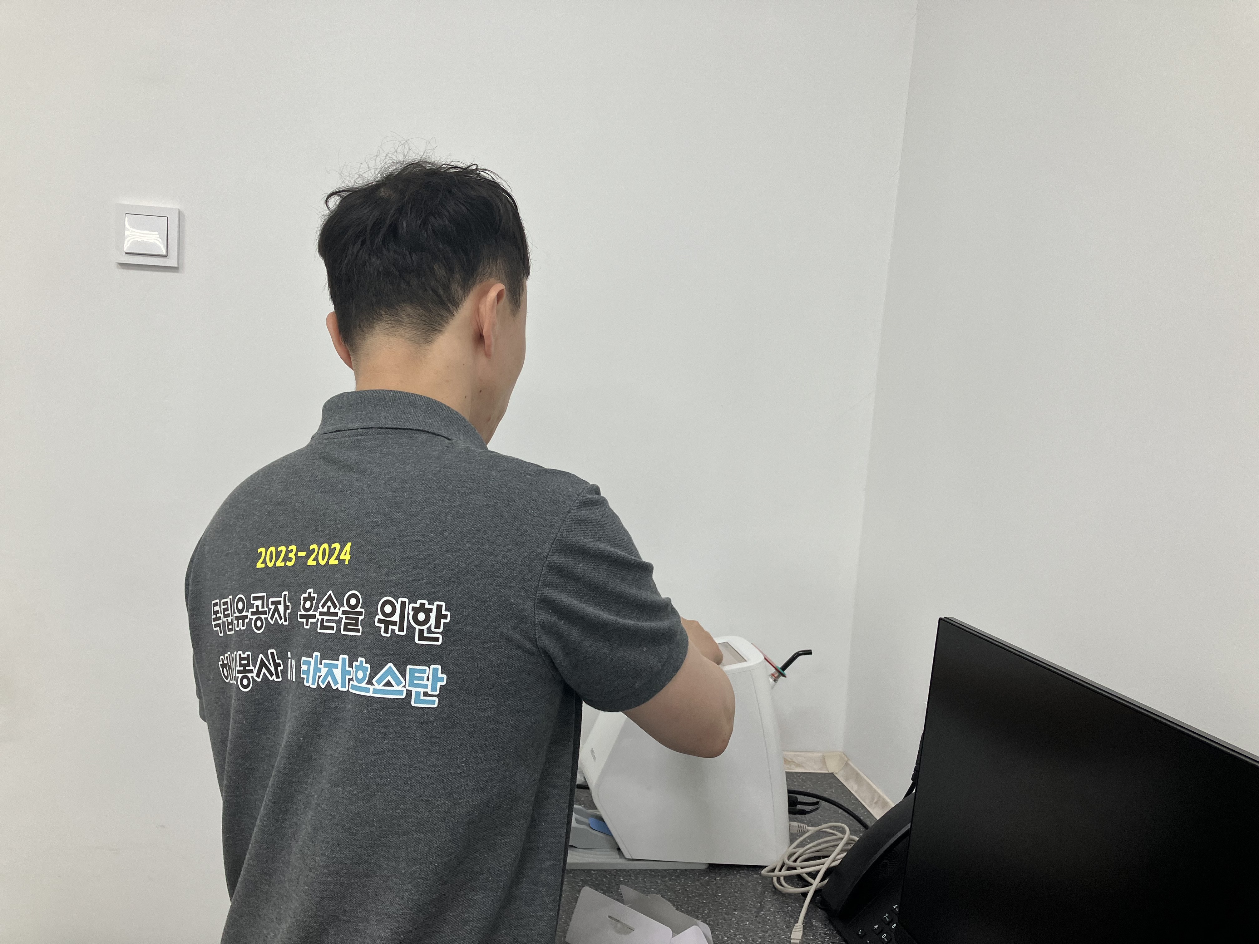 고사리손에 담긴 진심, 세대를 넘어 이어지는 존경과 감사의 마음