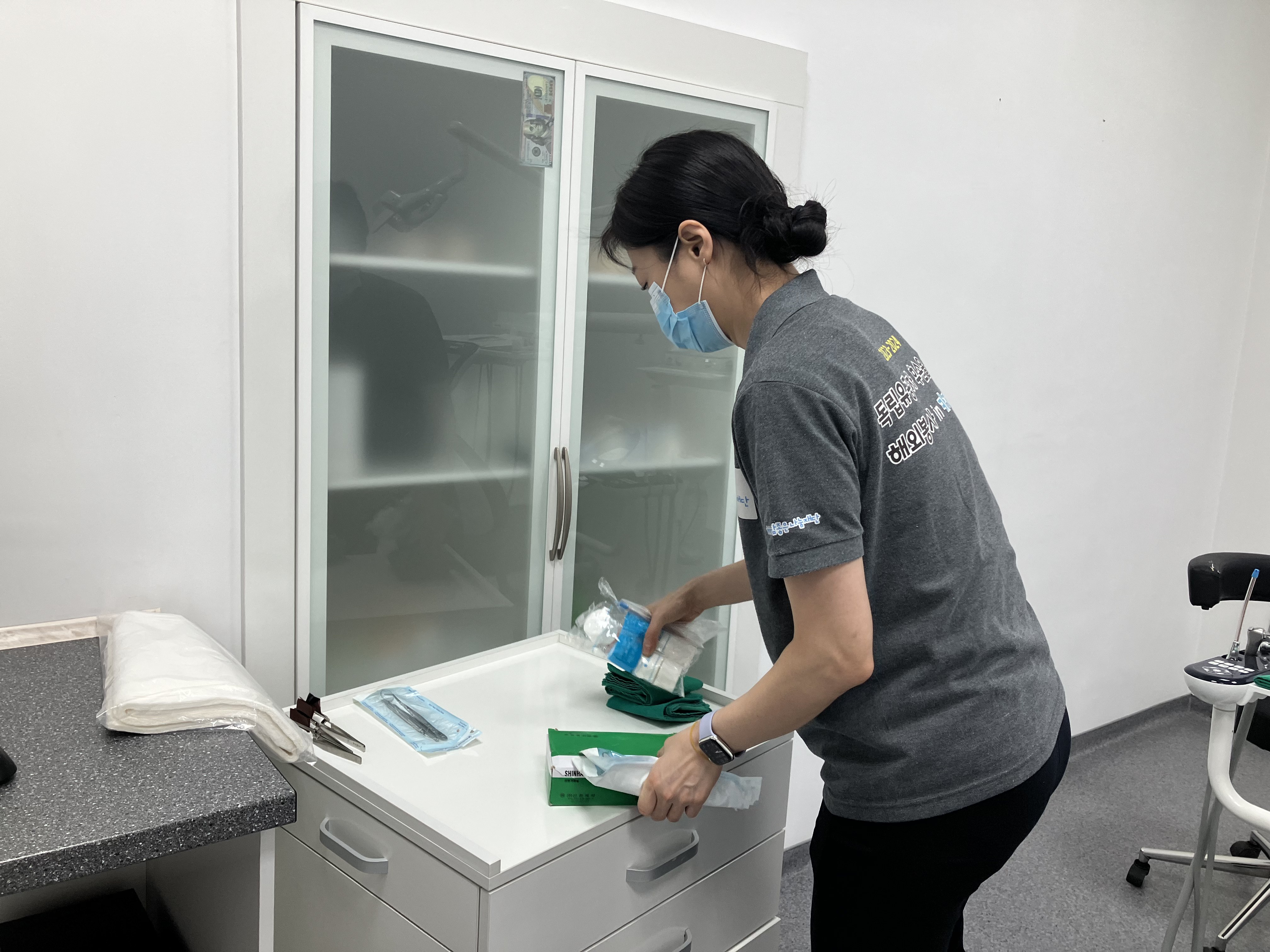 고사리손에 담긴 진심, 세대를 넘어 이어지는 존경과 감사의 마음