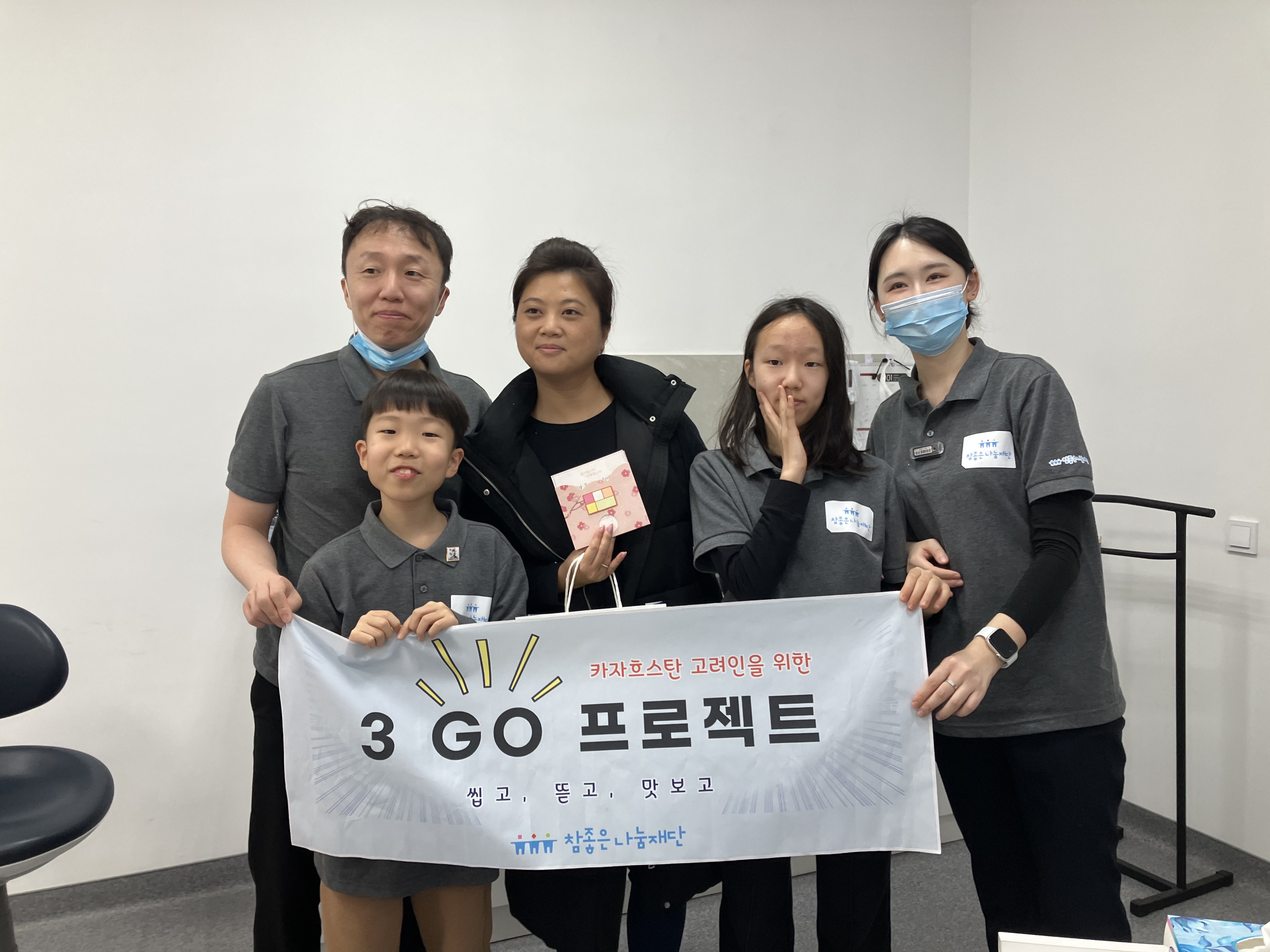 고사리손에 담긴 진심, 세대를 넘어 이어지는 존경과 감사의 마음