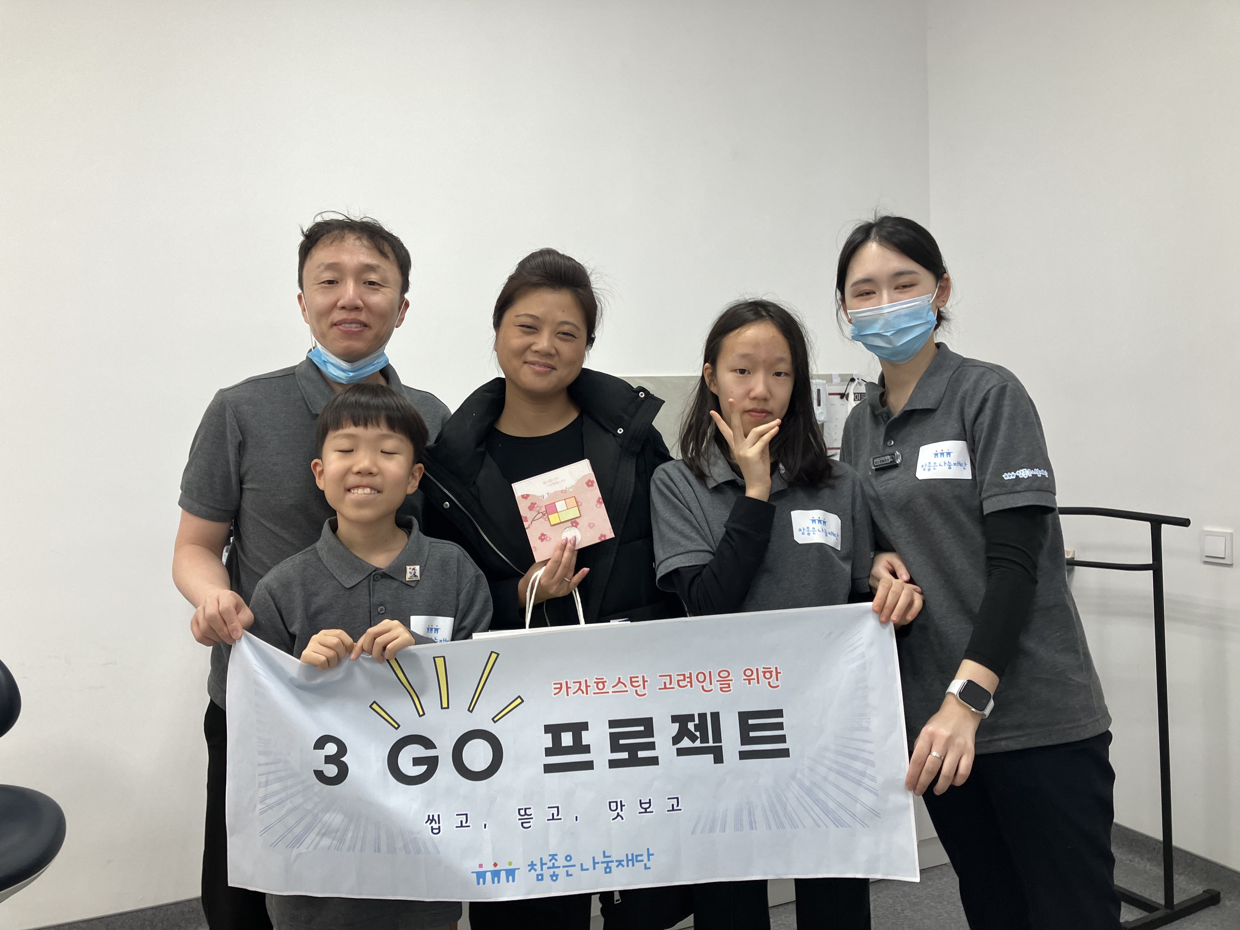 고사리손에 담긴 진심, 세대를 넘어 이어지는 존경과 감사의 마음