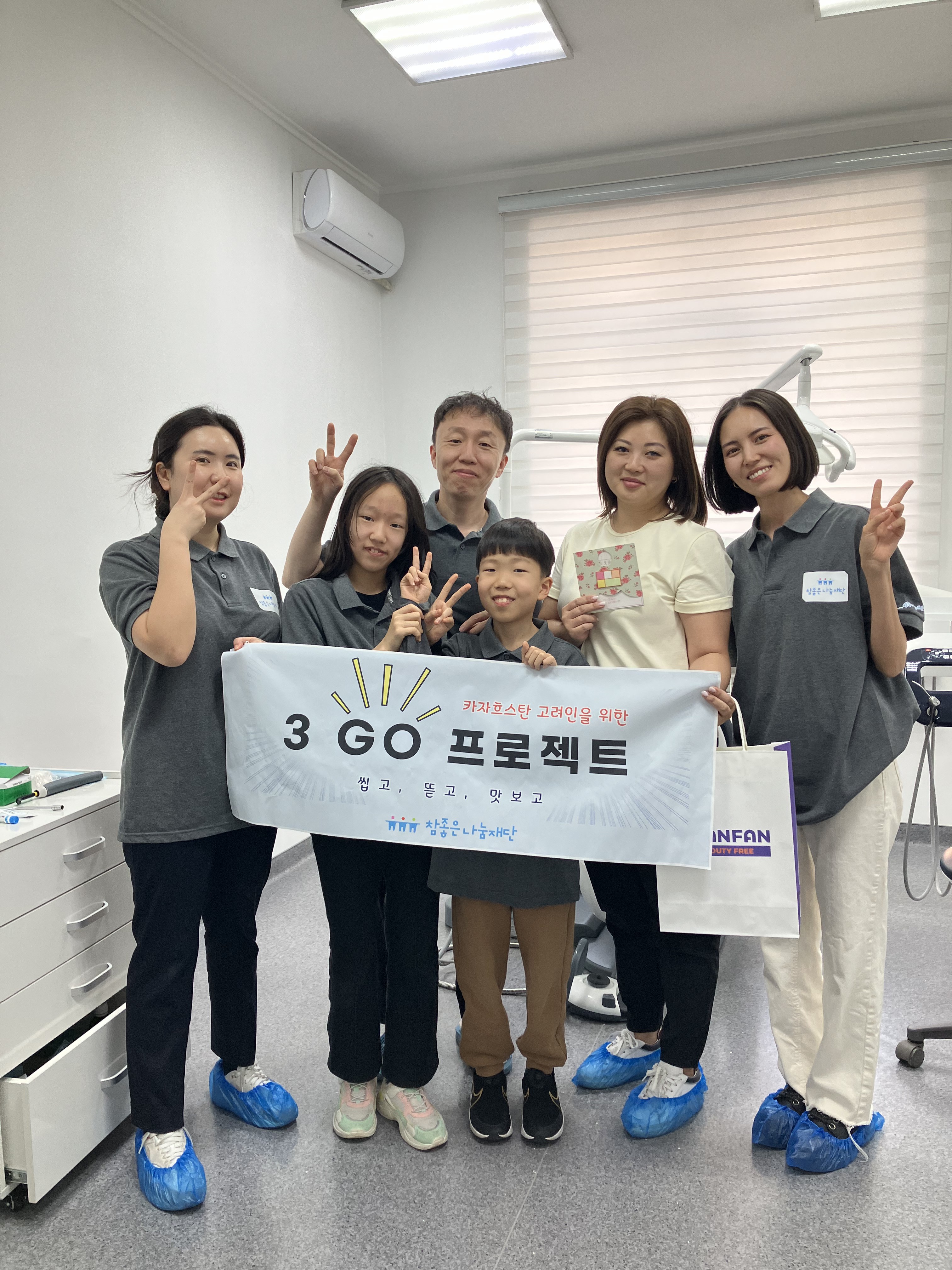 고사리손에 담긴 진심, 세대를 넘어 이어지는 존경과 감사의 마음