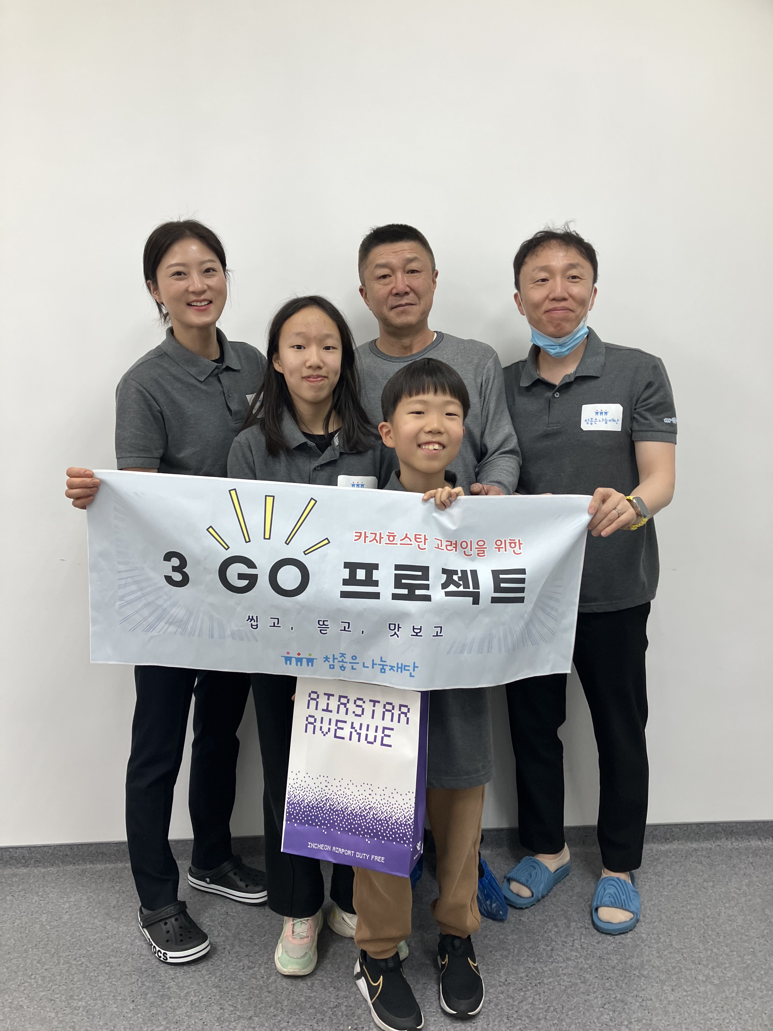 고사리손에 담긴 진심, 세대를 넘어 이어지는 존경과 감사의 마음