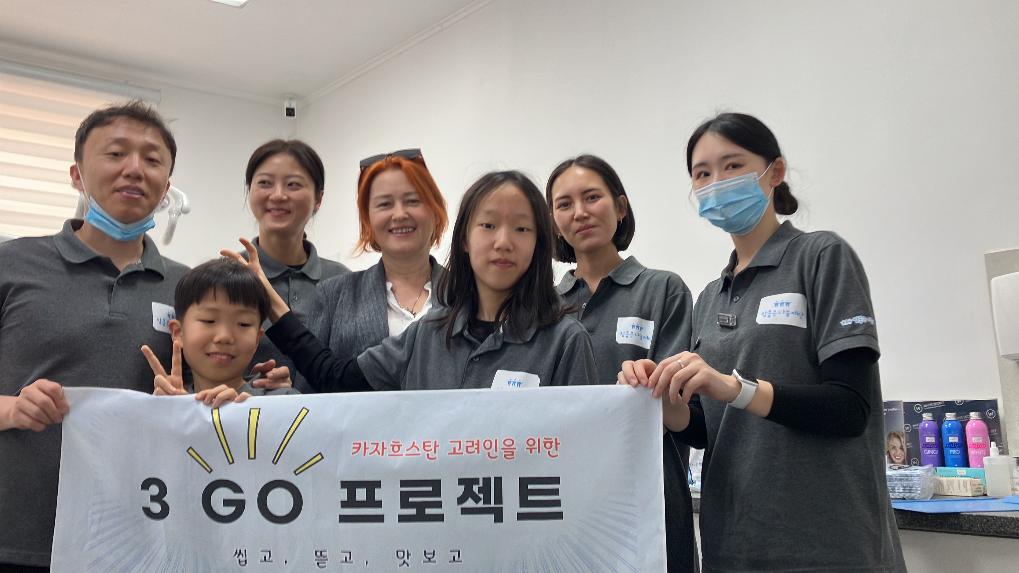 고사리손에 담긴 진심, 세대를 넘어 이어지는 존경과 감사의 마음