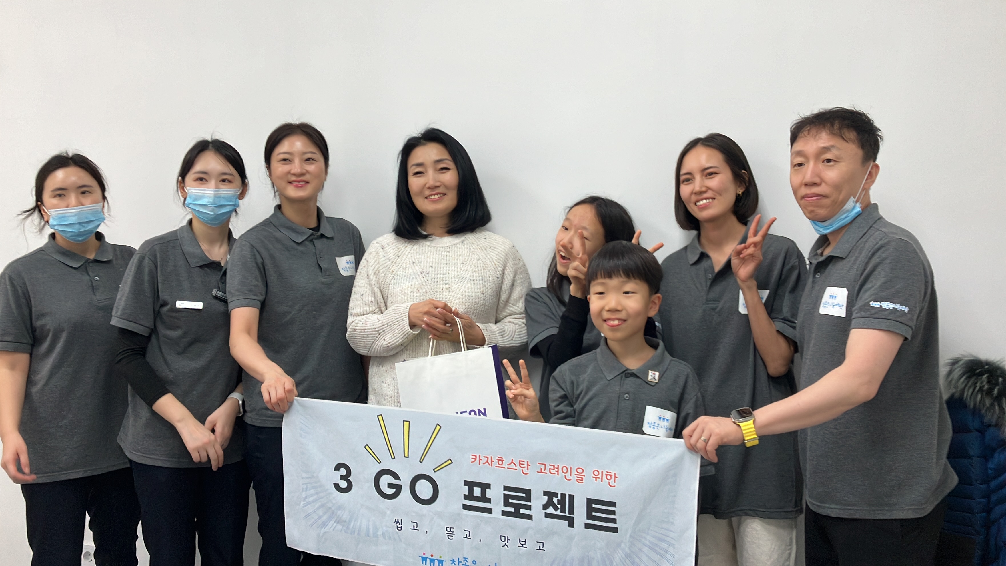 고사리손에 담긴 진심, 세대를 넘어 이어지는 존경과 감사의 마음
