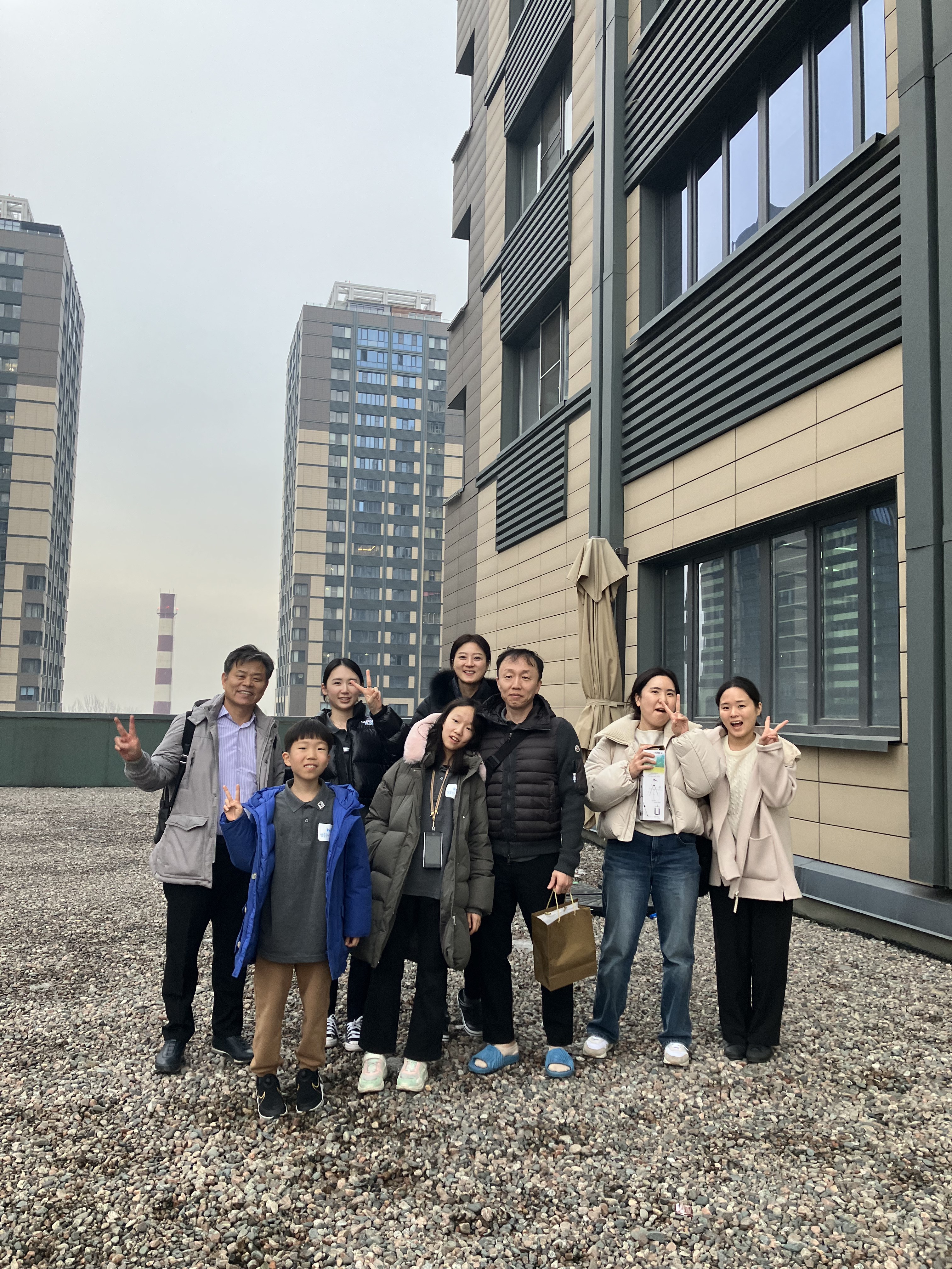 고사리손에 담긴 진심, 세대를 넘어 이어지는 존경과 감사의 마음