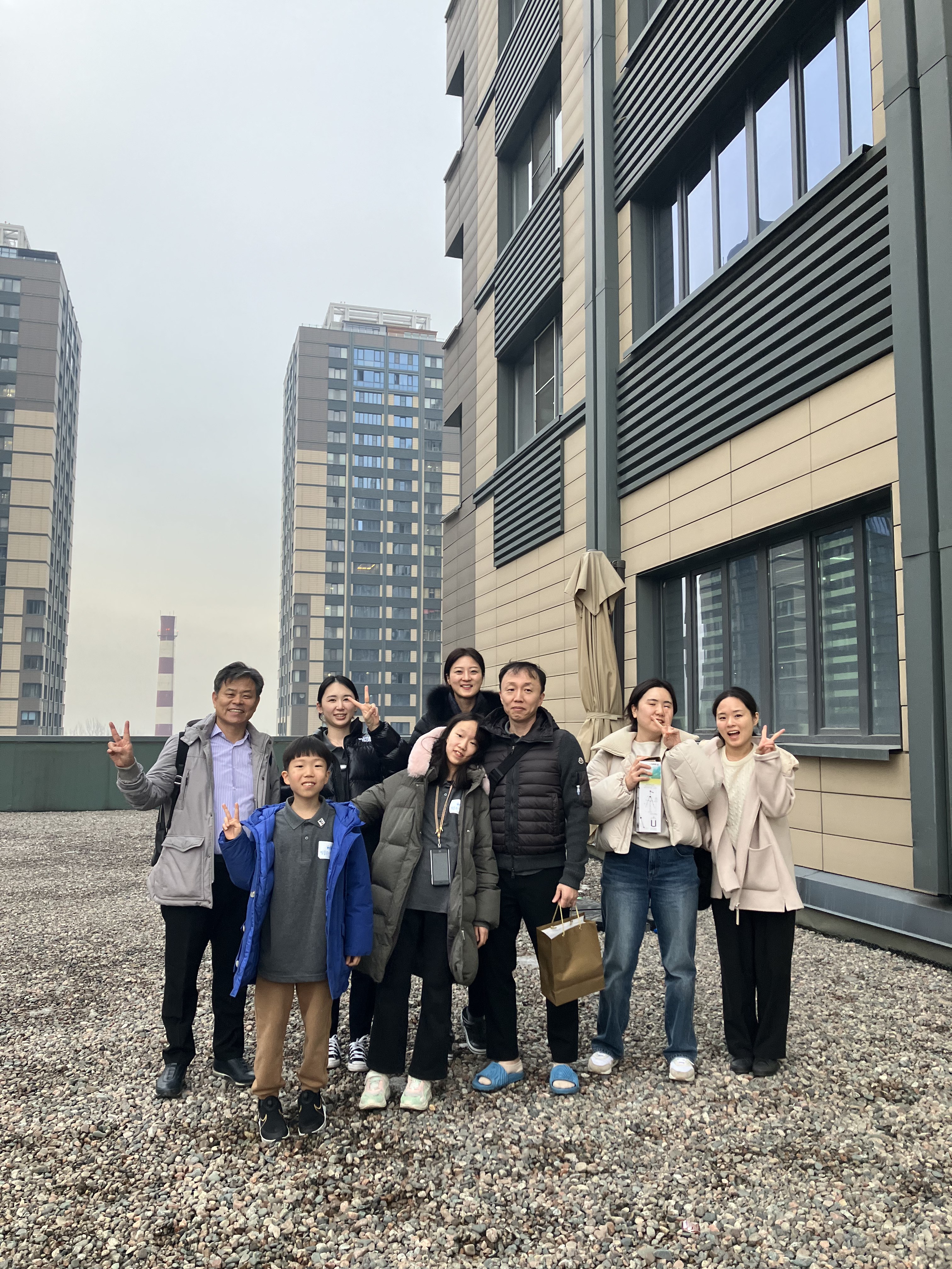 고사리손에 담긴 진심, 세대를 넘어 이어지는 존경과 감사의 마음