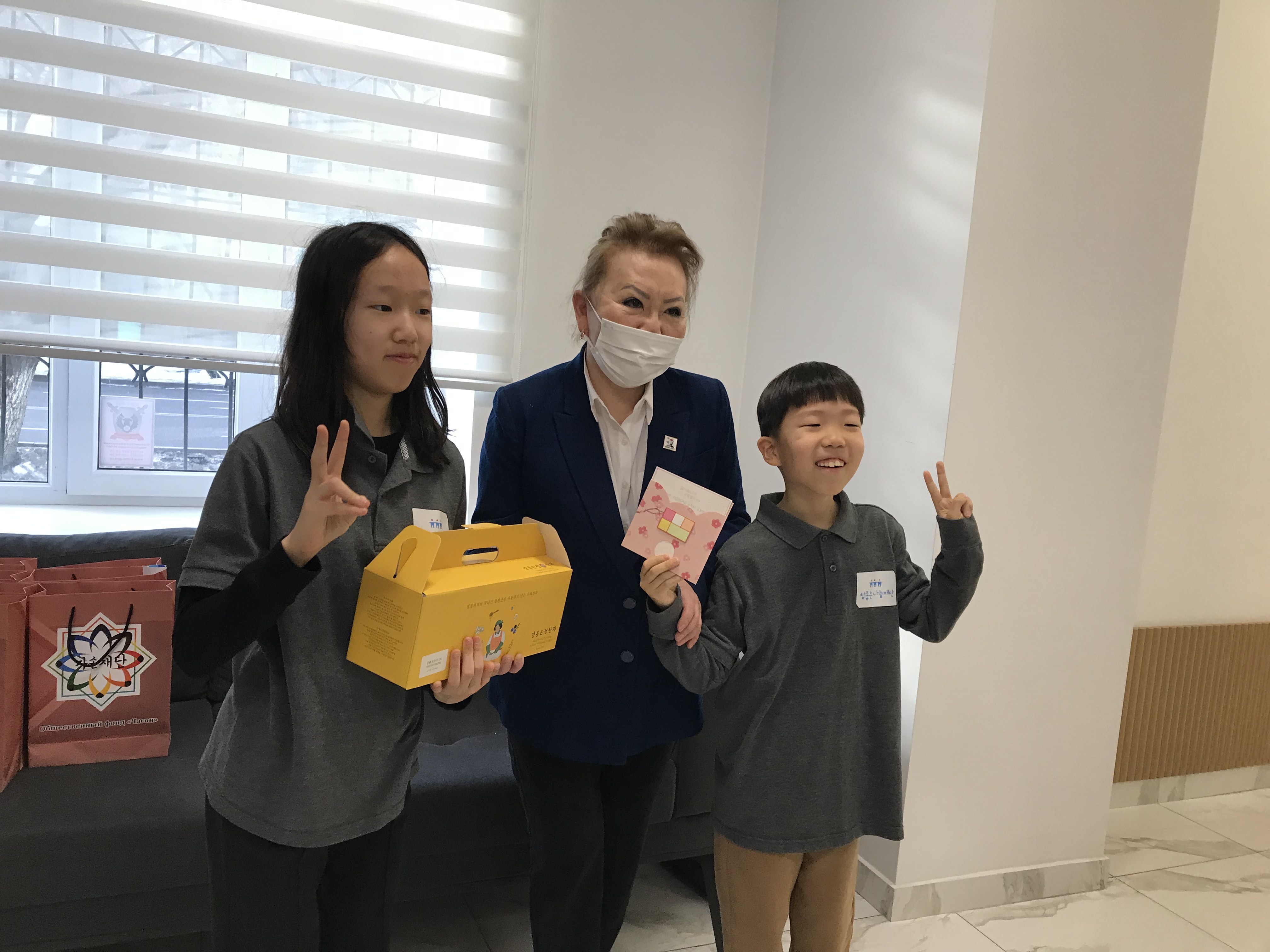 고사리손에 담긴 진심, 세대를 넘어 이어지는 존경과 감사의 마음