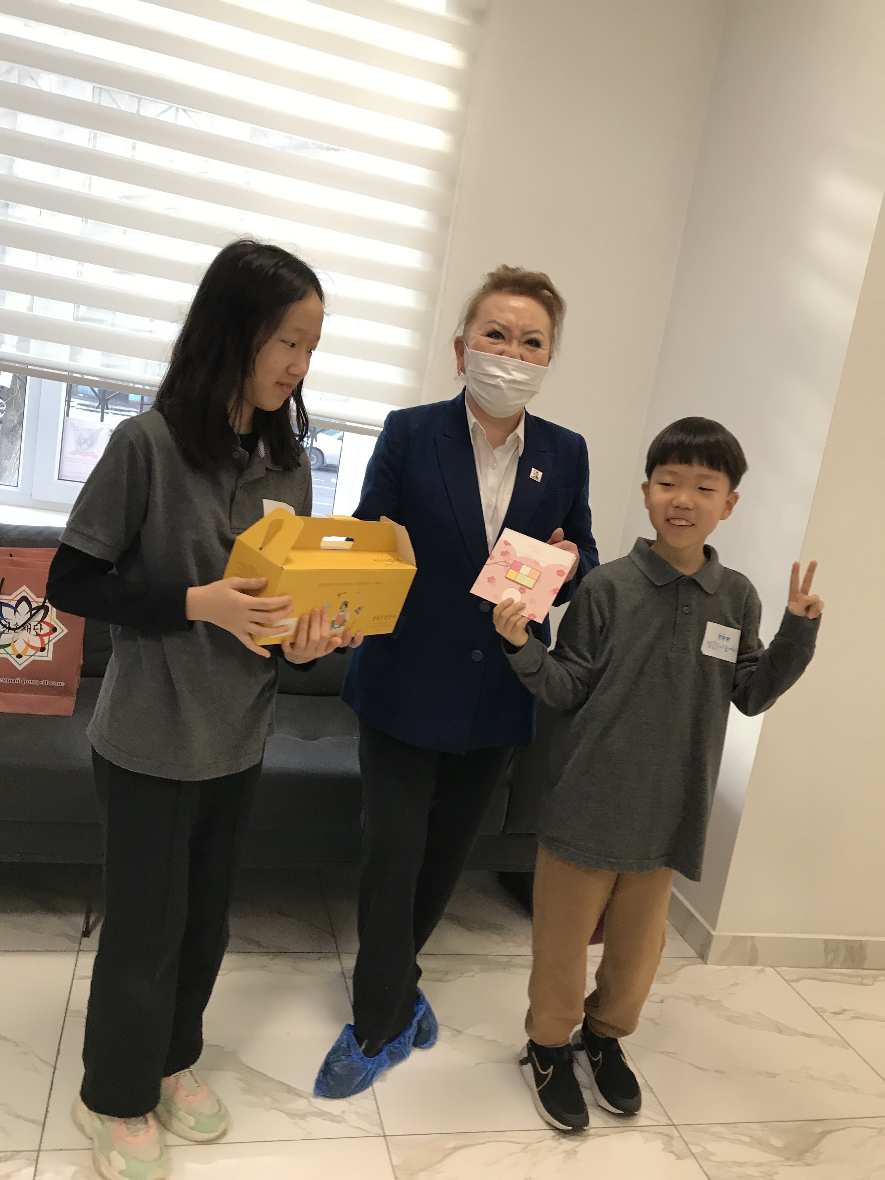 고사리손에 담긴 진심, 세대를 넘어 이어지는 존경과 감사의 마음