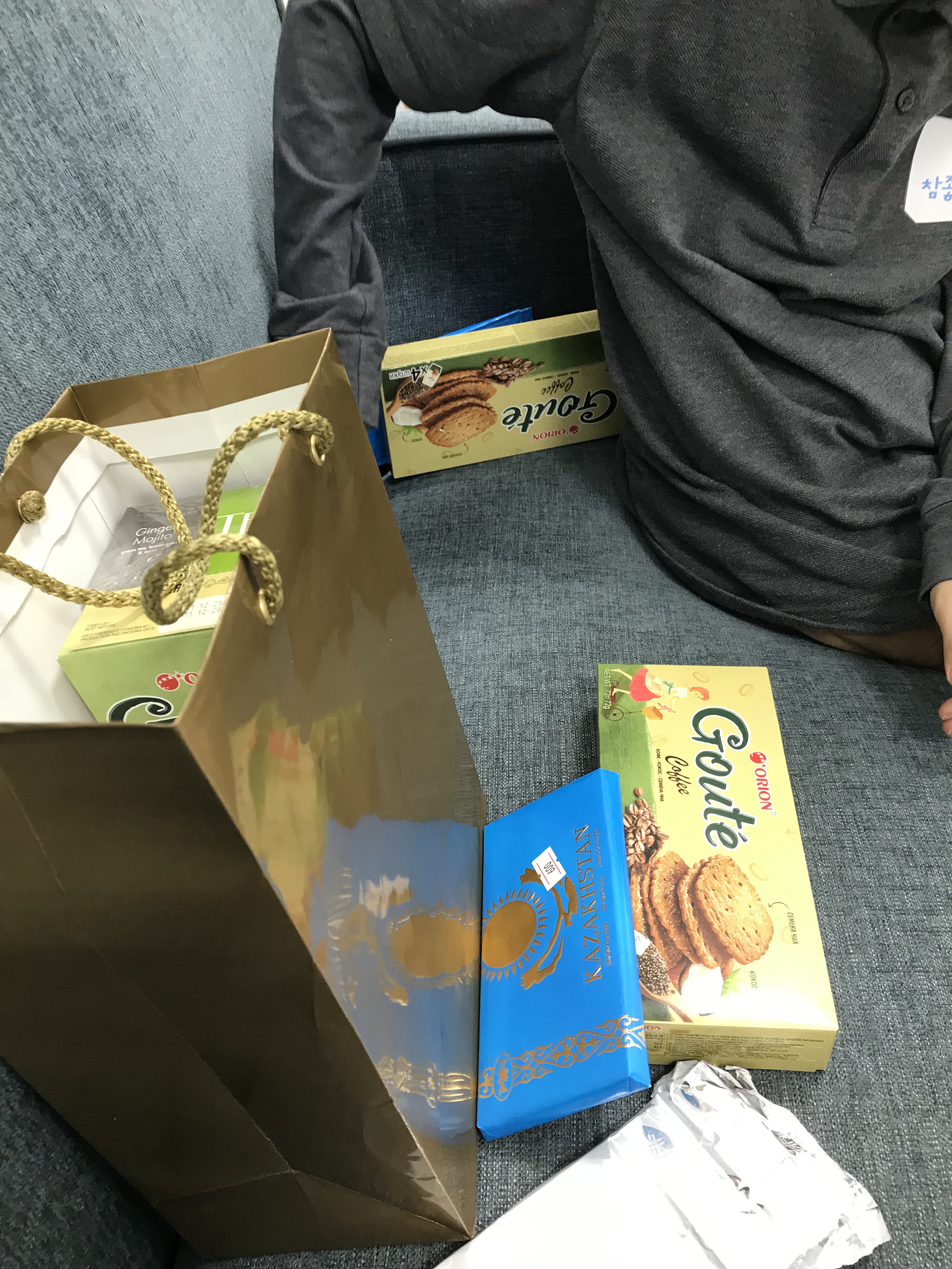고사리손에 담긴 진심, 세대를 넘어 이어지는 존경과 감사의 마음