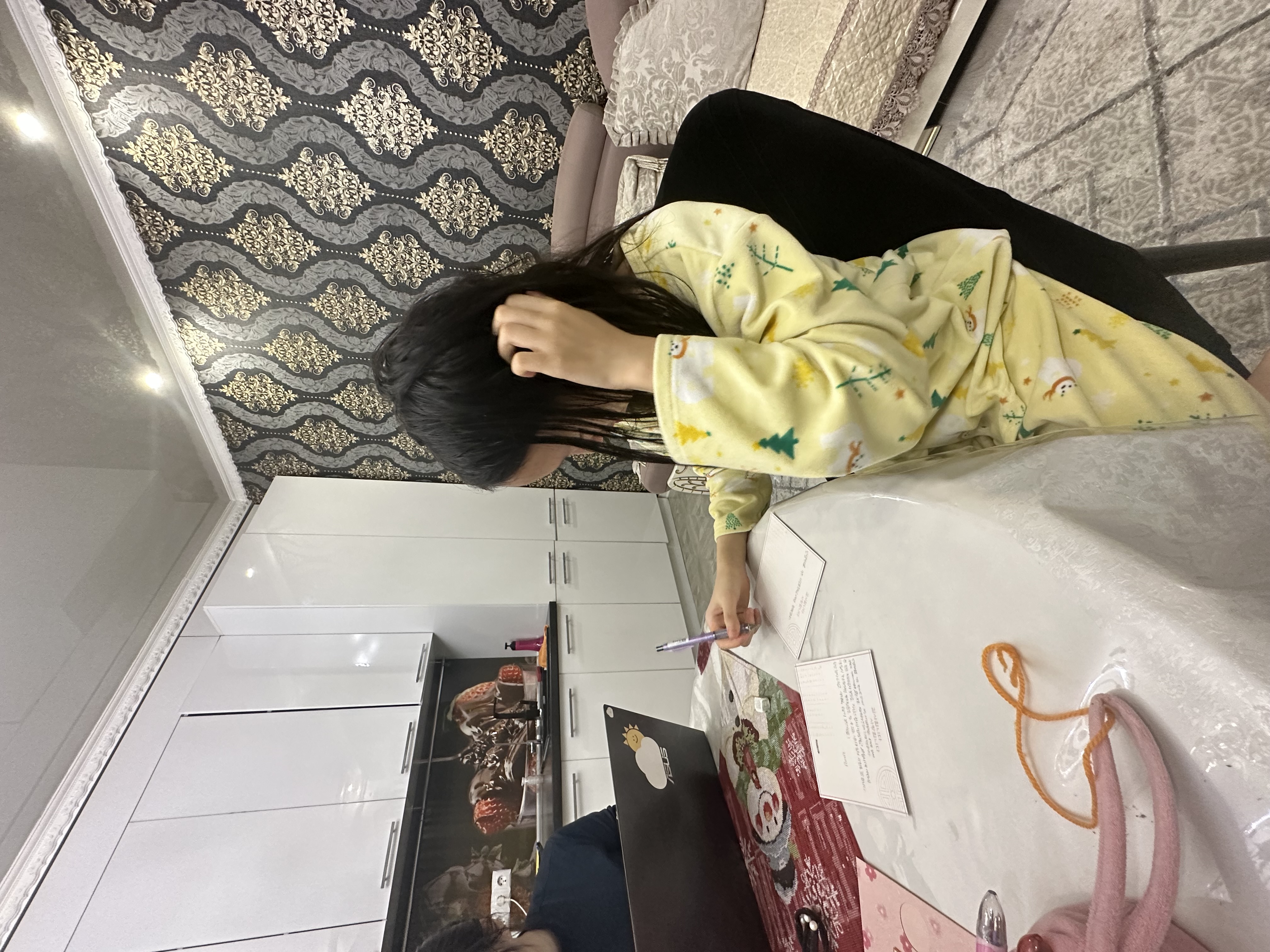 고사리손에 담긴 진심, 세대를 넘어 이어지는 존경과 감사의 마음